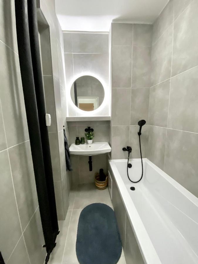 James Dean Apartment - Next To Nivy Bus Station & Mall Bratislava Extérieur photo