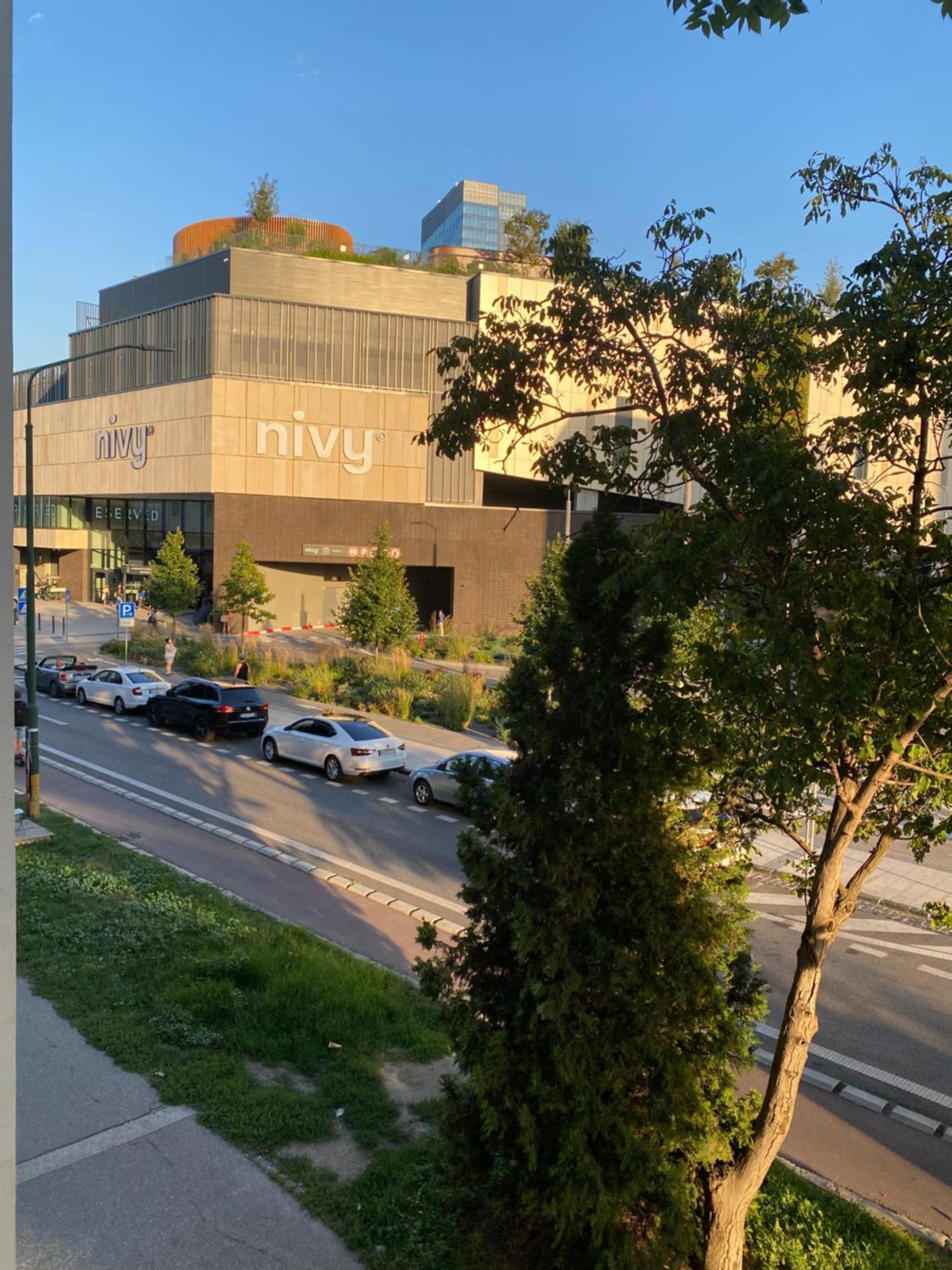 James Dean Apartment - Next To Nivy Bus Station & Mall Bratislava Extérieur photo